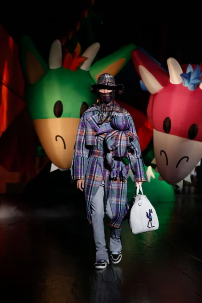 Look 63